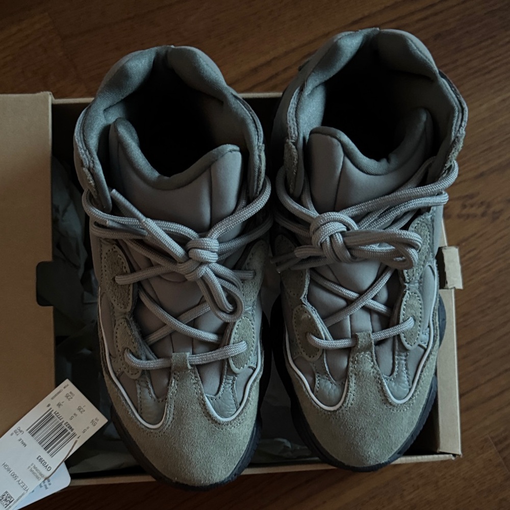 Yeezy Sneakers in Grey and Black - Picture 5 of 7